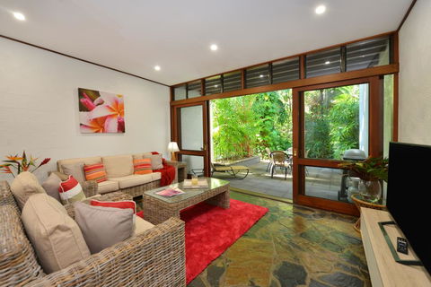 Drifting Port Douglas - Inverell Accommodation 0