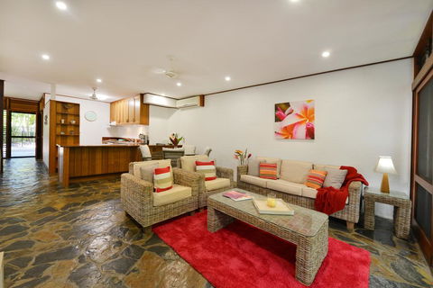 Drifting Port Douglas - Inverell Accommodation 2