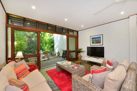 Drifting Port Douglas - Inverell Accommodation 1