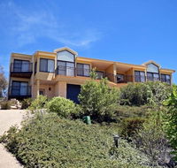 Dromaius 5 - Great Views of The Snowy Mountains - Inverell Accommodation