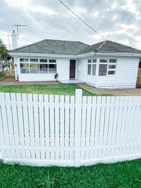 Dromana Beach House - Inverell Accommodation 3