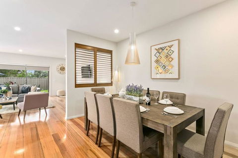 Dromana Beach House For Two Families. - Inverell Accommodation 0