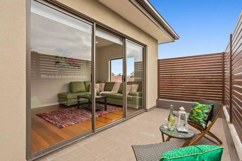 Dromana Beach House For Two Families. - Inverell Accommodation 3
