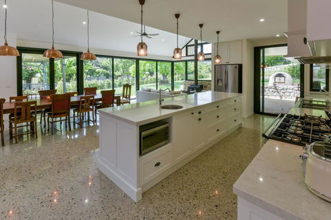Elm Tree Lodge Beechworth - Inverell Accommodation 1