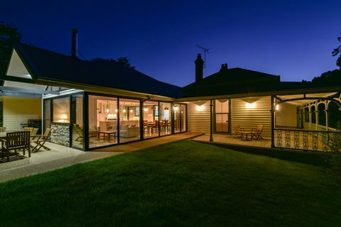 Elm Tree Lodge Beechworth - Inverell Accommodation 0