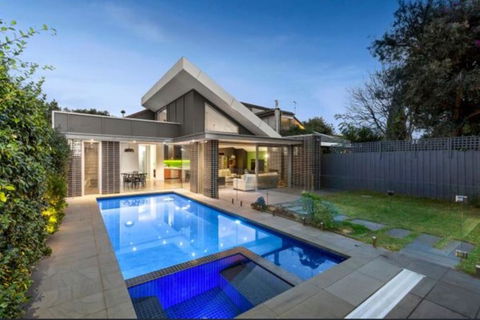 Elsternwick Paradise, Love Where You Live!!! - Inverell Accommodation 0