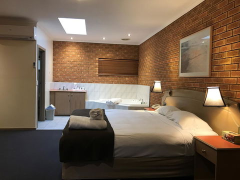 Eltham Motor Inn - Inverell Accommodation 2