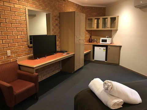 Eltham Motor Inn - Inverell Accommodation 3