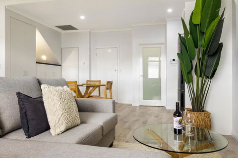Enjoy Bayside Life At Stylish Studio Close To City - Inverell Accommodation 1