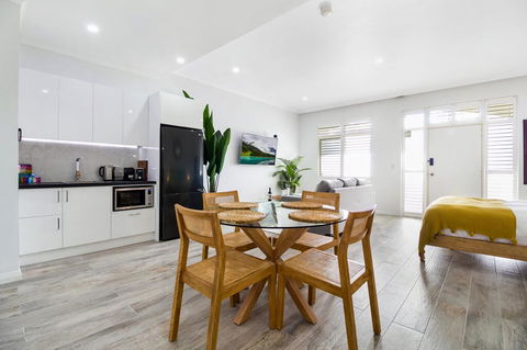 Enjoy Bayside Life At Stylish Studio Close To City - Inverell Accommodation 2
