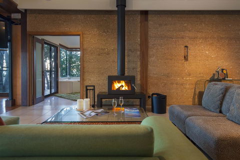 Eumarella Shores Noosa Lake Retreat - Inverell Accommodation 0