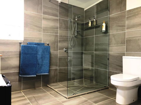 Eumundi Cottage In Town - Inverell Accommodation 3