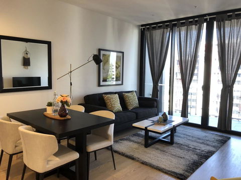 Family Home -Best Of South Bank With Car Park - Inverell Accommodation 1