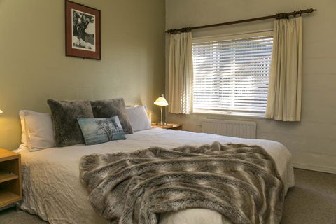 Feathertop Alpine Lodge - Inverell Accommodation 2