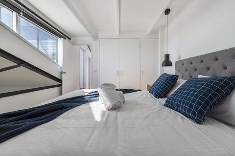 Fitzroy Converted Warehouse Penthouse - Inverell Accommodation 2