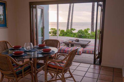 Frangipani Beach House - Newell Beach - Inverell Accommodation 2