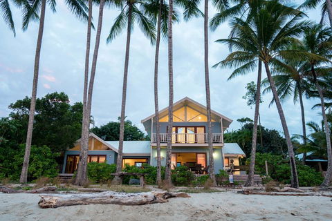 Frangipani Beach House - Newell Beach - Inverell Accommodation 0