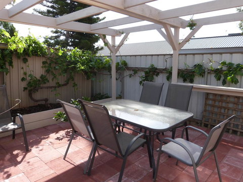 Fullarton Motor Lodge - Inverell Accommodation 1