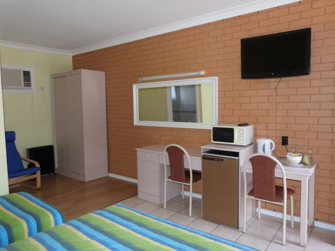 Fullarton Motor Lodge - Inverell Accommodation 2