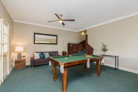 Gather At 65 Main In Hepburn Springs - Inverell Accommodation 3