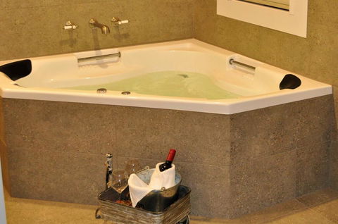 Georges At Hepburn - Miner's Cottage - Inverell Accommodation 2