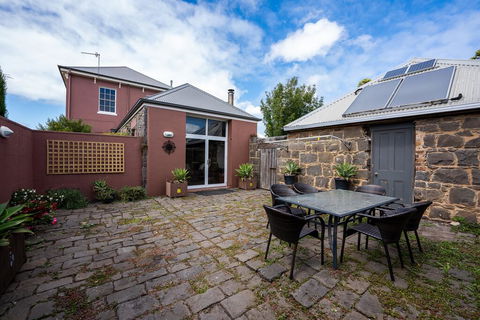 Georgia - Inverell Accommodation 1