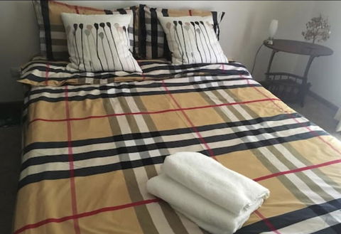 Golden House - Inverell Accommodation 0