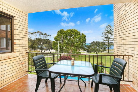 Golden Shores U7, 21 Landsborough Parade - Inverell Accommodation 1