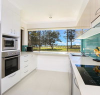 Golden Shores Unit 1 21 Landsborough Parade - Inverell Accommodation