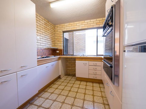 Golden Shores Unit 3, 21 Landsborough Parade - Inverell Accommodation 2