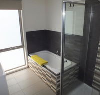 Gone skiing - Inverell Accommodation