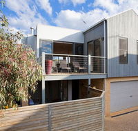 Great Ocean Retreat 5-7 - Inverell Accommodation