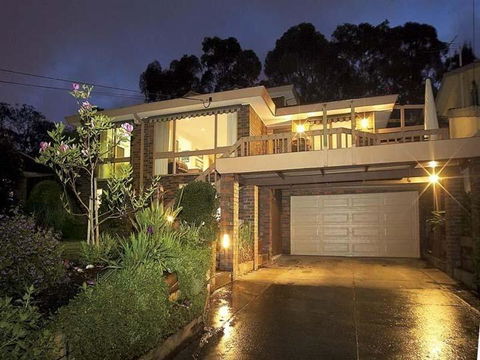 Great Views/Location 5 Bedrooms In Glen Waverley - Inverell Accommodation 0