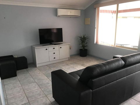 Guesthouse On Dolphin - Inverell Accommodation 0