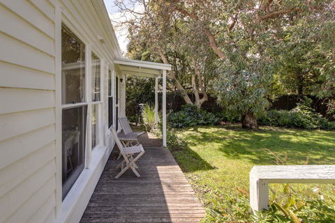 Heronswood Cottage - Inverell Accommodation 3