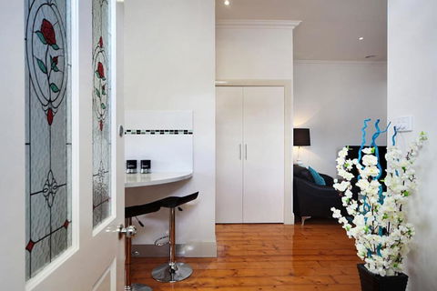 Hidden Gem In Cafe Strip! Chadstone + King Bed - Inverell Accommodation 2