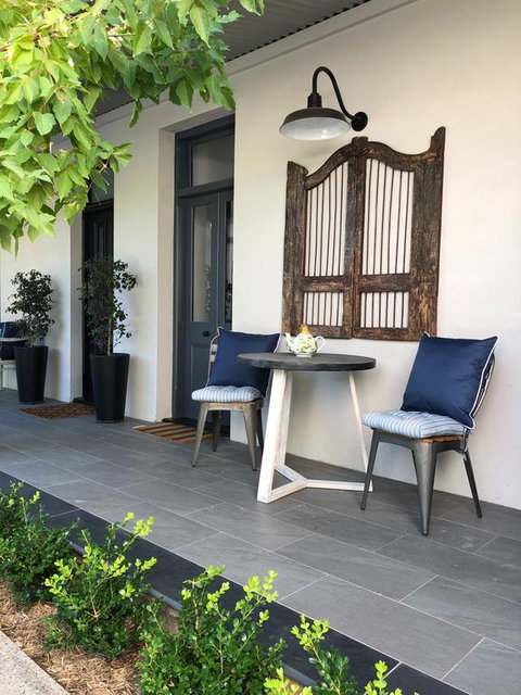 Hollidge House 5 Star Luxury Apartments - Inverell Accommodation 2