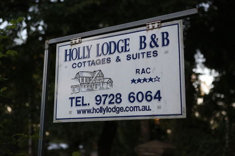 Holly Lodge - Inverell Accommodation 1