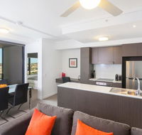 Keeping Cool on Connor - Executive 2BR Fortitude Valley apartment with pool and views - Inverell Accommodation
