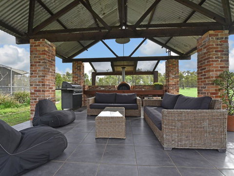 Kelman Cottage - Tucked Away With Pool + Native Wildlife - Inverell Accommodation 0