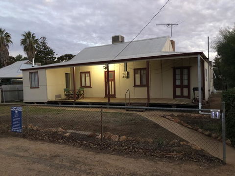 King Of The Cross - Work, Holiday Or Stop Overs - Inverell Accommodation 0