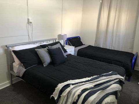 King Of The Cross - Work, Holiday Or Stop Overs - Inverell Accommodation 2