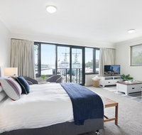 King size studio with water view walk to the city - Inverell Accommodation