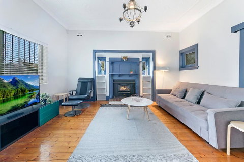 KOZYGURU ARNCLIFFE SYDNEY AIRPORT RENOVATED COTTAGE 3 BED HOUSE NAR232 - Inverell Accommodation 0