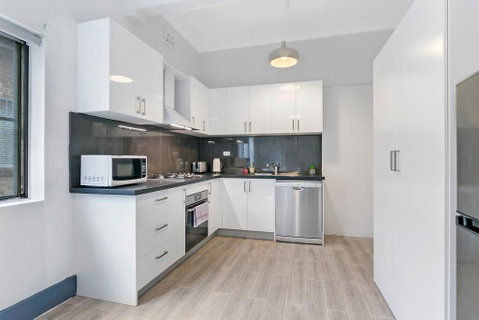KOZYGURU ARNCLIFFE SYDNEY AIRPORT RENOVATED COTTAGE 3 BED HOUSE NAR232 - Inverell Accommodation 1