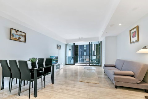 KOZYGURU HAYMARKET SYDNEY CITY VIEW 2 BED STUNNING APT NHA178-1206 - Inverell Accommodation 3