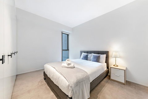 KOZYGURU HAYMARKET SYDNEY CITY VIEW 2 BED STUNNING APT NHA178-1206 - Inverell Accommodation 2