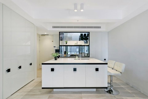 KOZYGURU HAYMARKET SYDNEY CITY VIEW 2 BED STUNNING APT NHA178-1206 - Inverell Accommodation 1
