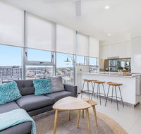 KOZYGURU NEWSTEAD DESIGNER 2 BED APT FREE PARKING POOL  GYM QNE088 - Inverell Accommodation
