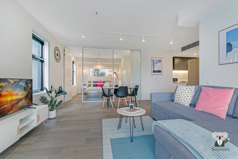 KOZYGURU WOLLI CREEK KOZY 1 BED APT SYDNEY AIRPORT & SYDNEY CBD NWC020 - Inverell Accommodation 0
